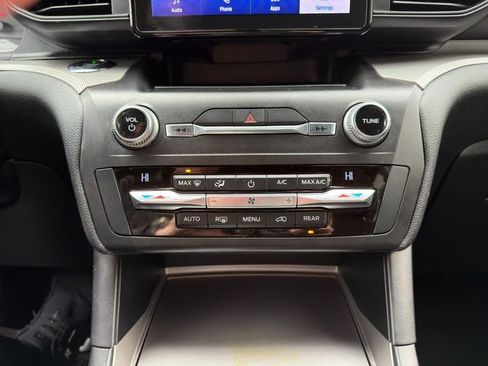 Used 2020 Ford Explorer XLT image 29