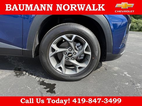 Used 2024 Chevrolet Trax LT w/ Driver Confidence Package FWD image 20