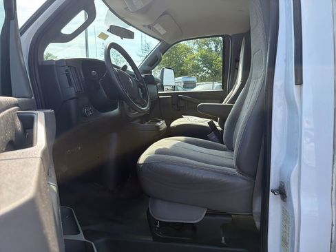 Used 2018 Chevrolet Express 3500 Extended w/ Power Convenience Package RWD image 10