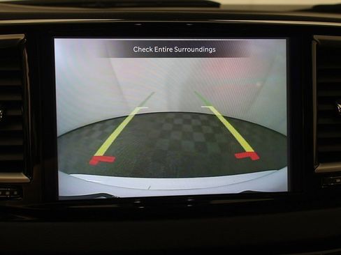 Used 2024 Chrysler Pacifica Touring-L image 42