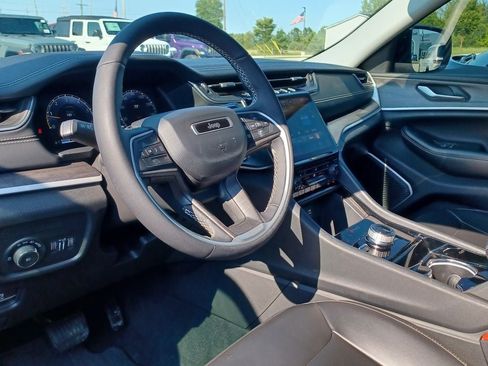 Used 2023 Jeep Grand Cherokee L Limited AWD/4WD image 11