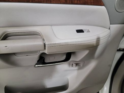 Used 2010 Nissan Armada Titanium w/ DVD Entertainment Pkg image 13