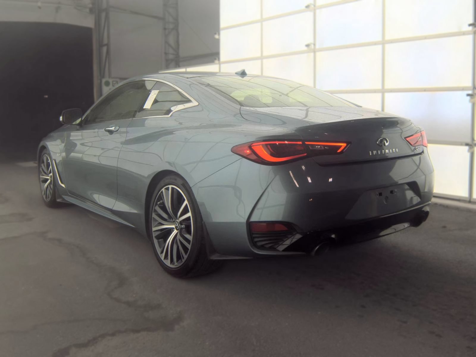 Used 2020 INFINITI Q60 3.0t Luxe RWD image 3