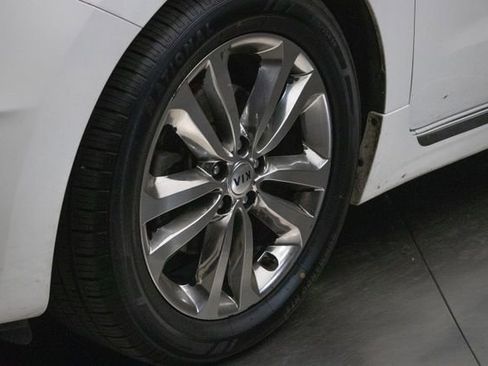 Used 2018 Kia Sedona SX Limited image 7