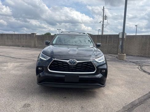 Used 2022 Toyota Highlander Limited AWD/4WD image 2