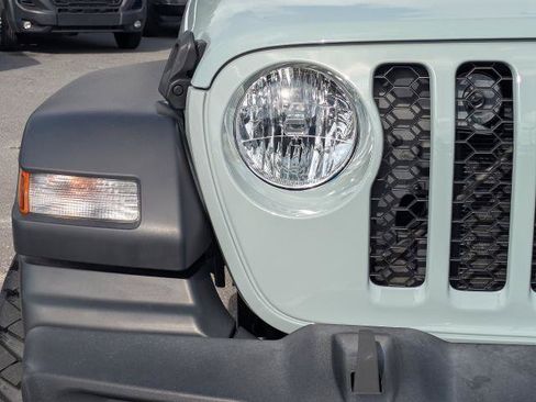 Used 2024 Jeep Wrangler Unlimited Sport AWD/4WD image 10