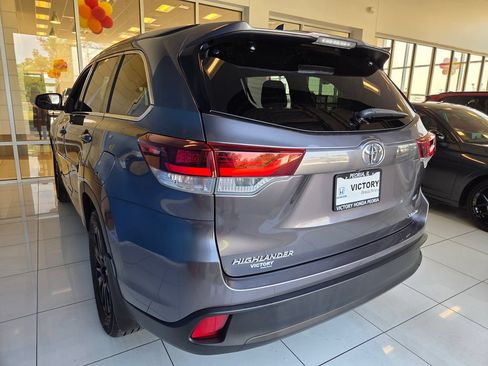 Used 2019 Toyota Highlander SE AWD/4WD image 8