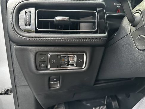 Certified 2023 Lincoln Nautilus Reserve AWD/4WD image 29