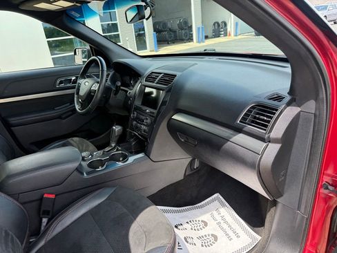 Certified 2018 Ford Explorer XLT w/ Equipment Group 202A AWD/4WD image 11