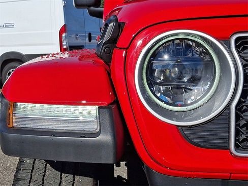 Used 2025 Jeep Wrangler Unlimited Sahara image 28