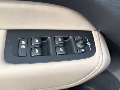 New 2026 Volvo XC60 B5 Plus w/ Climate Package image 17
