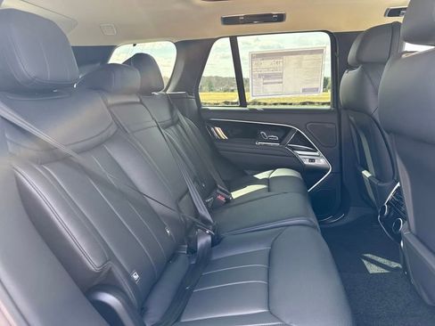New 2025 Land Rover Range Rover SE AWD/4WD image 17