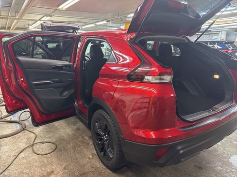 Used 2022 Mitsubishi Eclipse Cross LE image 3