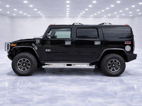 Used 2004 HUMMER H2 Luxury w/ Preferred Equipment Group image 2