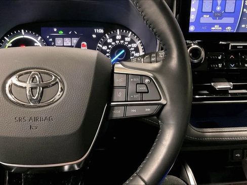 Used 2021 Toyota Highlander Limited image 21