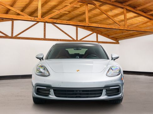 Used 2018 Porsche Panamera 4S image 8