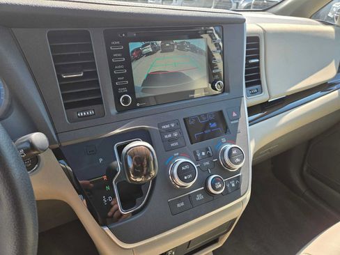 Used 2020 Toyota Sienna XLE w/ XLE Navigation Package AWD/4WD image 31