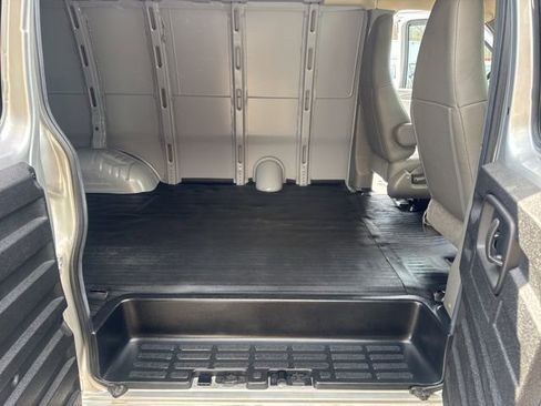 Used 2022 Chevrolet Express 2500 w/ Enhanced Convenience Package image 16