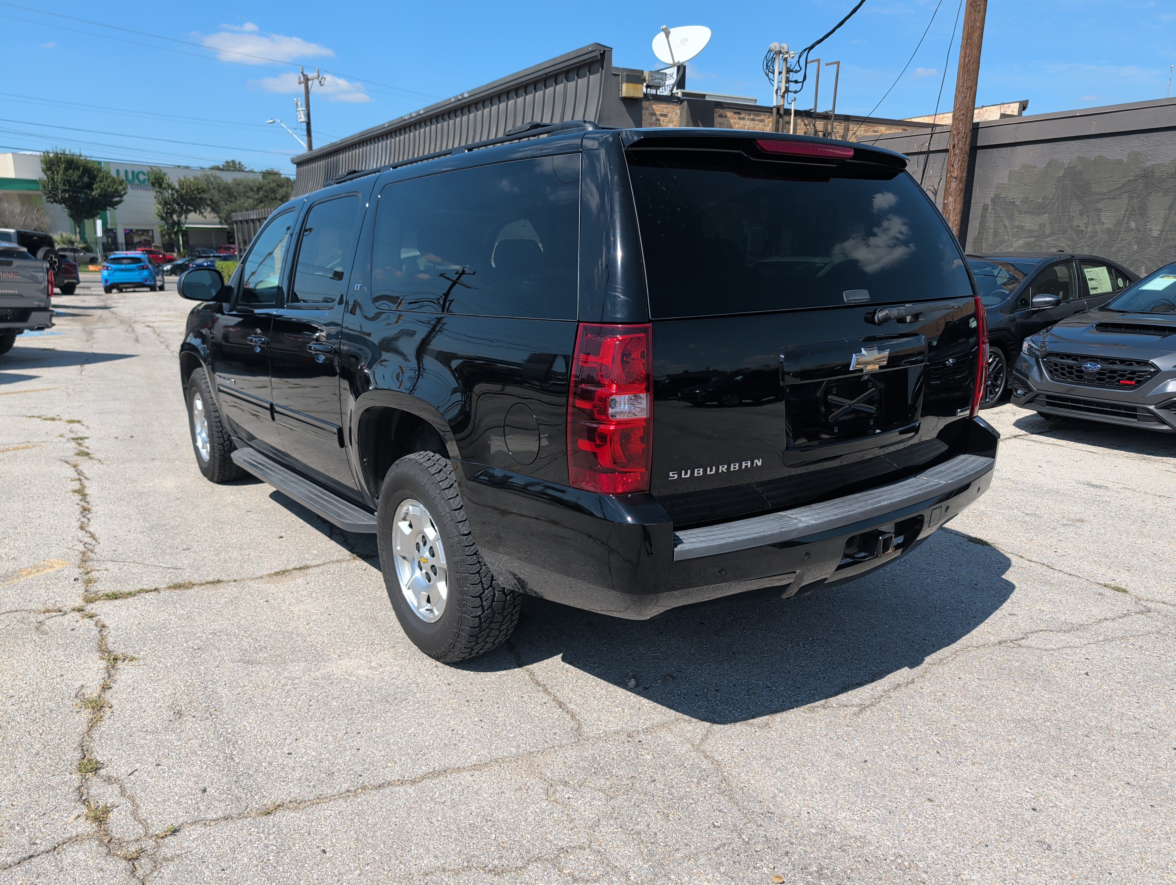 Used 2010 Chevrolet Suburban LT AWD/4WD image 17