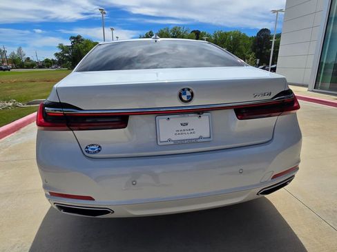 Used 2021 BMW 740i w/ Premium Package image 4