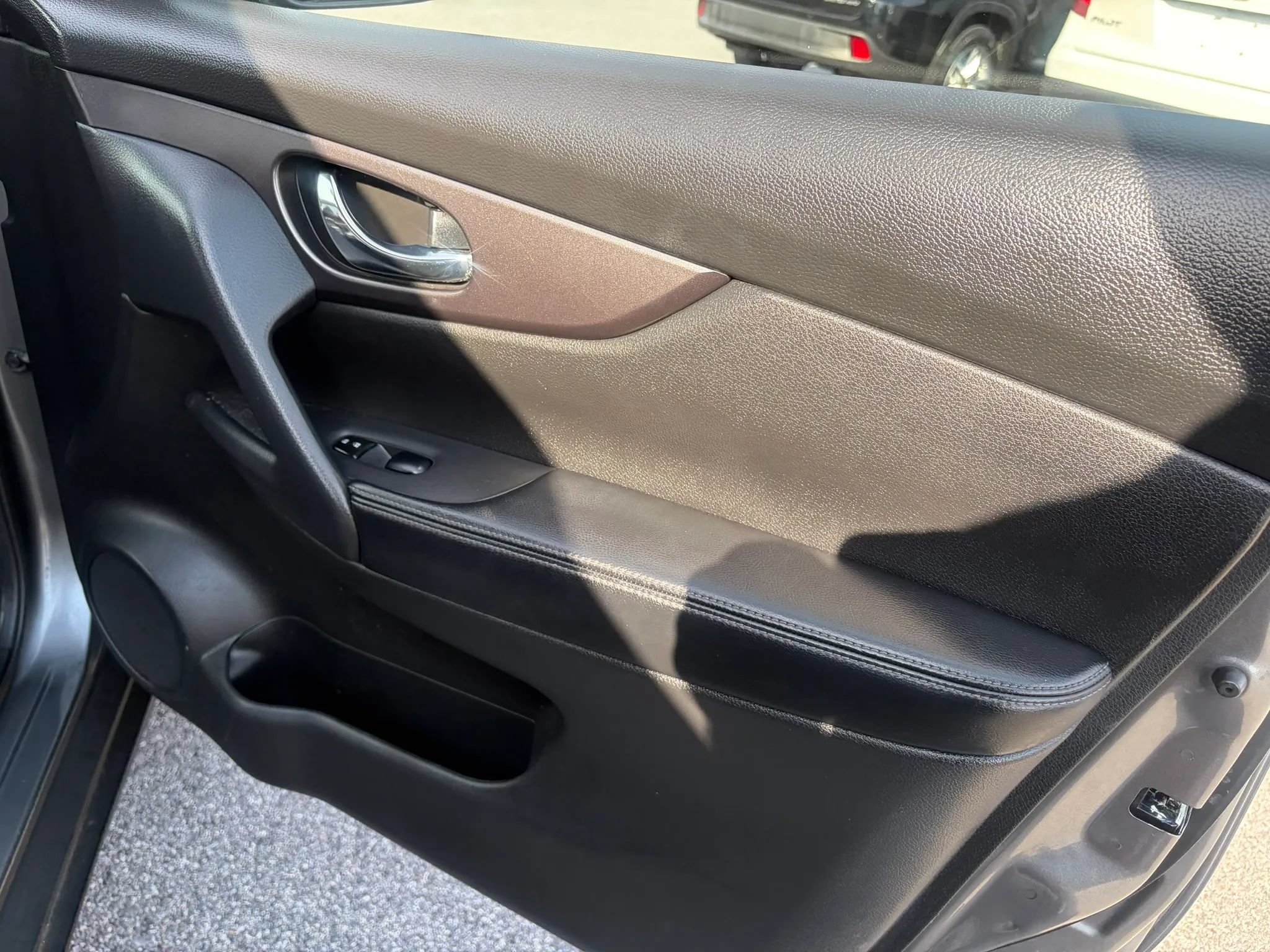Used 2016 Nissan Rogue S AWD/4WD image 29
