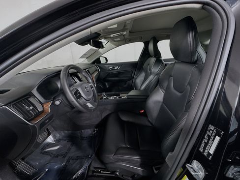 Used 2024 Volvo S60 B5 Plus image 12