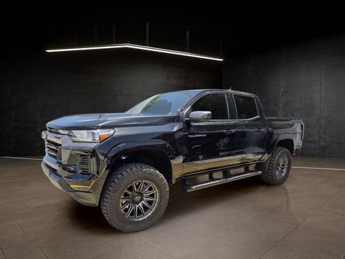 Used 2025 Chevrolet Colorado LT AWD/4WD image 3