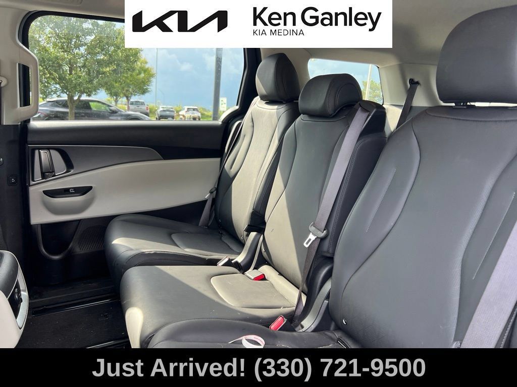 Certified 2024 Kia Carnival LX FWD image 10