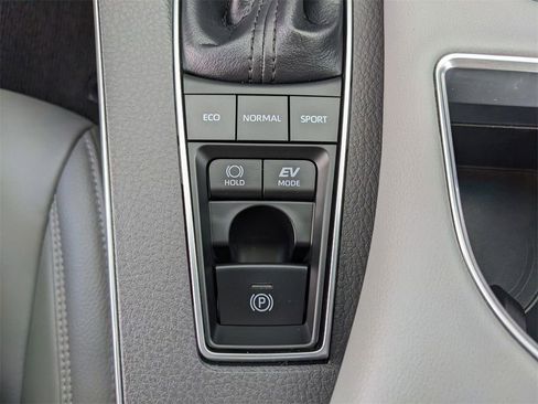 Used 2019 Toyota Avalon XLE w/ Moonroof Package image 25