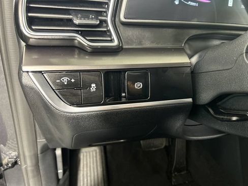 Used 2025 Kia Sportage EX FWD image 18