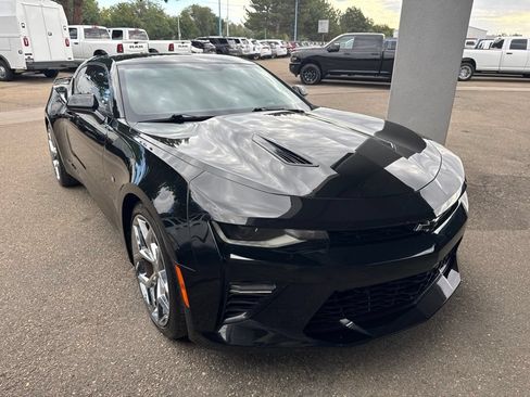 Used 2016 Chevrolet Camaro SS RWD image 4