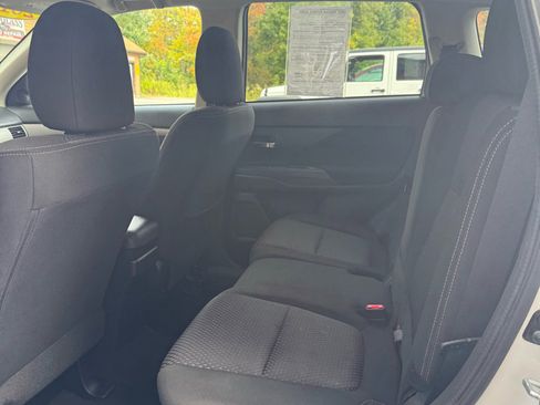 Used 2018 Mitsubishi Outlander ES image 15