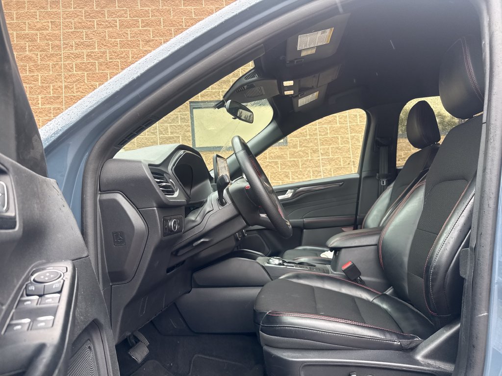 Certified 2025 Ford Escape ST-Line Select AWD/4WD image 11