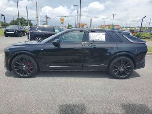 New 2026 Cadillac Lyriq V image 2