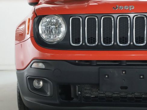 Used 2018 Jeep Renegade Latitude FWD image 6