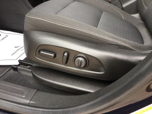 Used 2021 GMC Acadia SLE w/ Driver Convenience Package AWD/4WD image 12