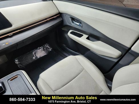 Used 2024 Nissan Ariya AWD image 15