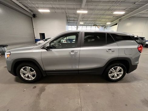 Used 2024 GMC Terrain SLE image 6