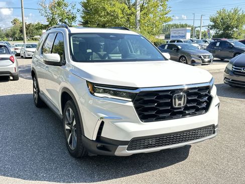 Used 2025 Honda Pilot Touring image 8