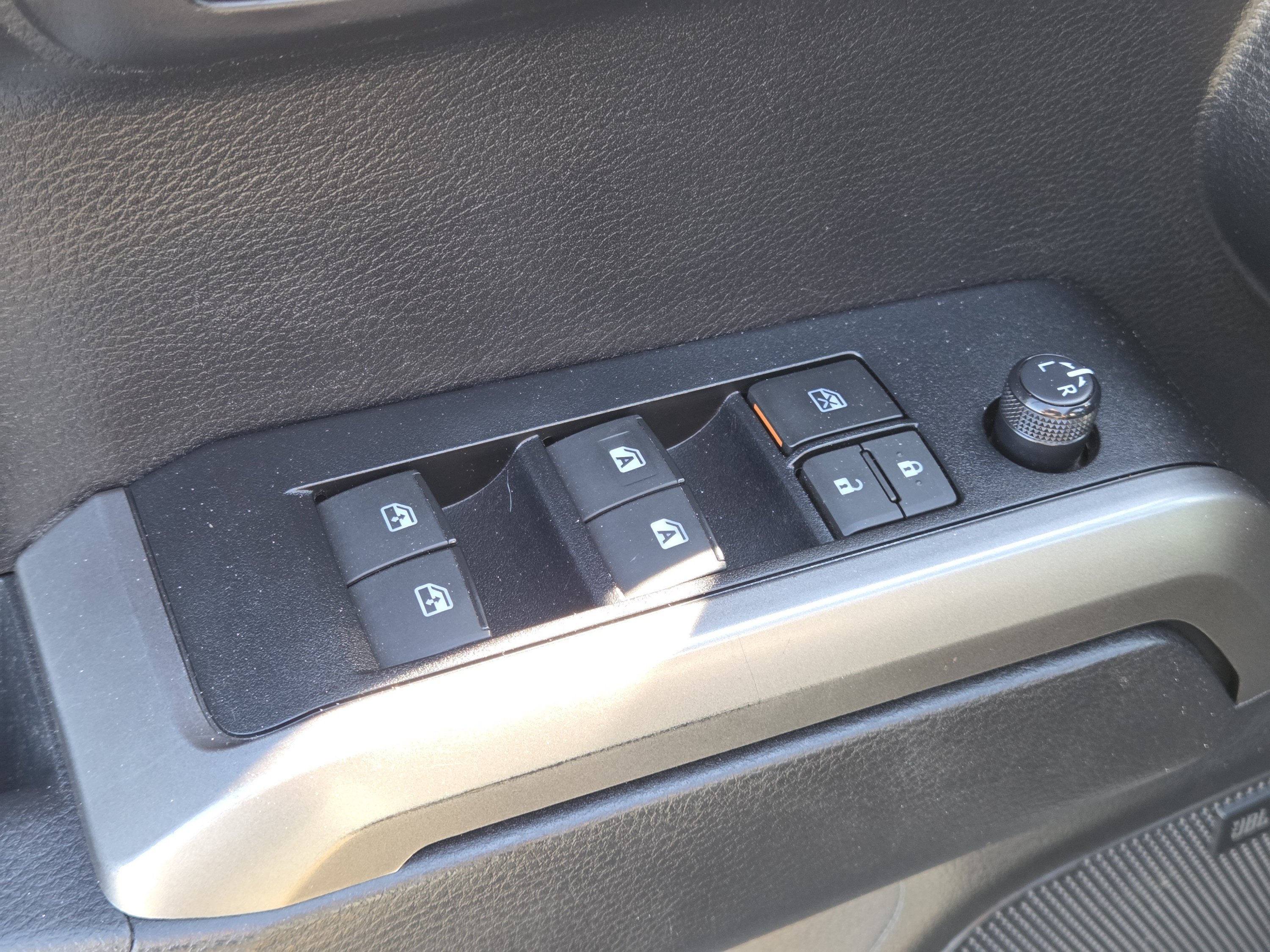 Used 2021 Toyota Tacoma Limited AWD/4WD image 33