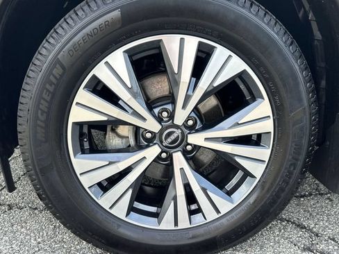 Certified 2023 Nissan Rogue SV w/ SV Premium B Package AWD/4WD image 10