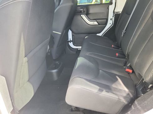 Used 2016 Jeep Wrangler Unlimited Sahara w/ Max Tow Package image 9