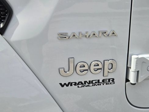 Certified 2022 Jeep Wrangler Unlimited Sahara AWD/4WD image 10