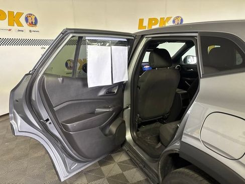 Used 2025 Chevrolet Trax RS w/ Driver Confidence Package FWD image 11