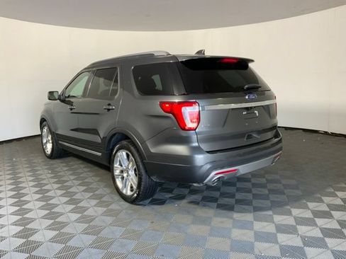 Used 2017 Ford Explorer XLT w/ Equipment Group 202A FWD image 7