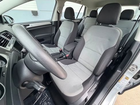 Used 2016 Volkswagen e-Golf SE image 12