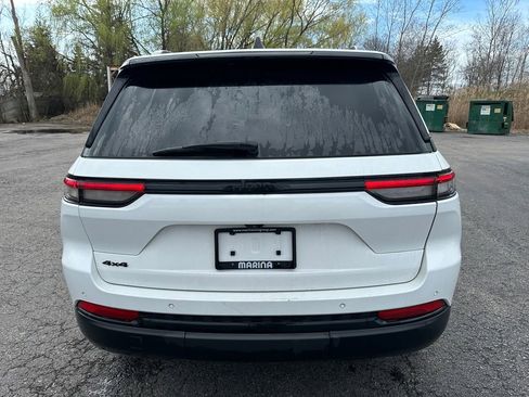 Used 2023 Jeep Grand Cherokee Altitude AWD/4WD image 14