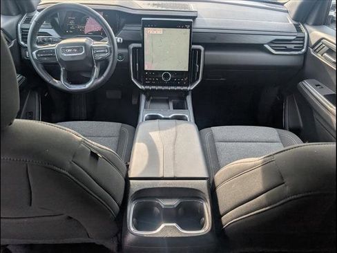 Used 2025 GMC Acadia Elevation image 17