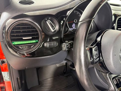 Used 2019 Volkswagen Beetle 2.0T S FWD image 14
