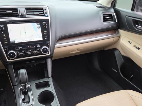 Used 2018 Subaru Outback 2.5i Limited image 15